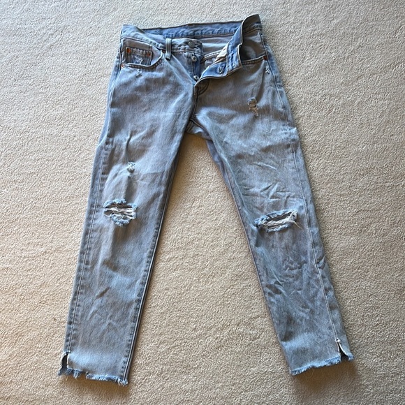 Levi 501 Distressed Cropped Tapered jean in Bowie Wash - Picture 5 of 9